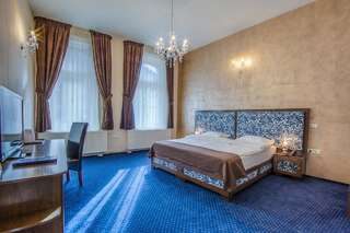 Гостевой дом Residence Central Annapolis Брашов Двухместный номер Делюкс с 1 кроватью или 2 отдельными кроватями, вид на Черную церковь-6